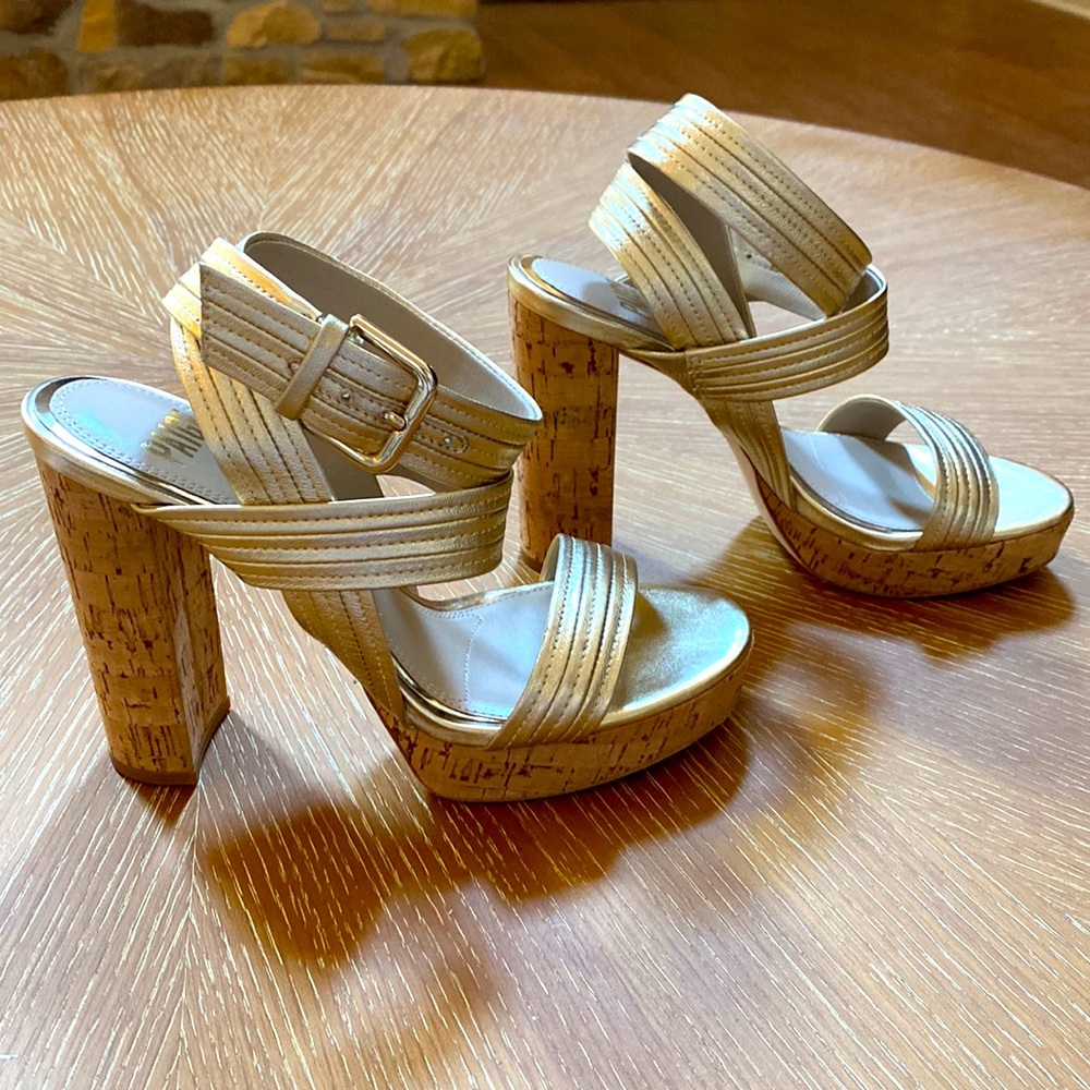 Brand: Paige Size: 6.5 Color: Light Gold Leather